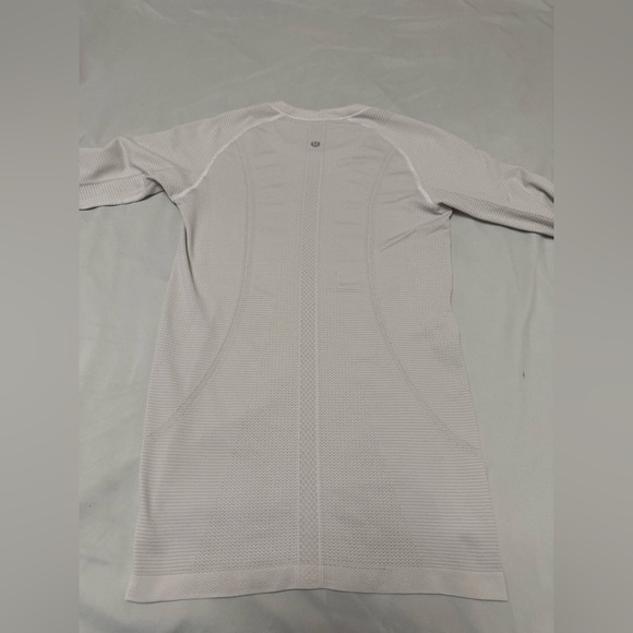 Lululemon Swiftly Tech Long Sleeve *Some Stains* - Picture 7 of 8